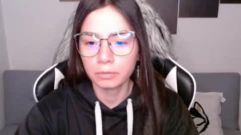 Snapshot of wolfs_daughter chatting on 20, 10, 2025 Alex online show from 20, 10, 2025