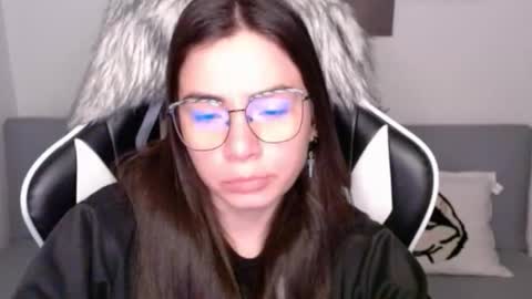 Snapshot of wolfs_daughter chatting on 21, 10, 2025 Alex online show from 21, 10, 2025