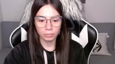 Snapshot of wolfs_daughter chatting on 23, 10, 2025 Alex online show from 23, 10, 2025