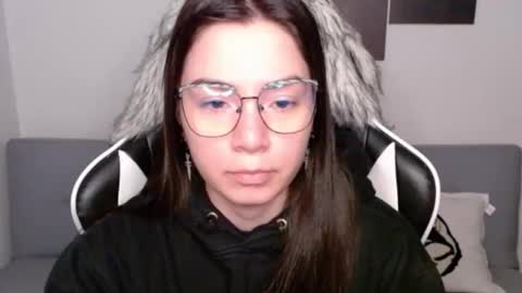 Snapshot of wolfs_daughter chatting on 27, 10, 2025 Alex online show from 27, 10, 2025