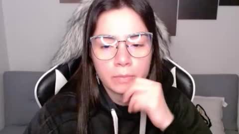 Snapshot of wolfs_daughter chatting on 31, 10, 2025 Alex online show from 31, 10, 2025