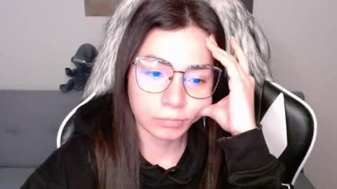 Snapshot of wolfs_daughter chatting on 5, 11, 2025 Alex online show from 5, 11, 2025