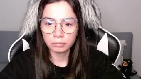 Snapshot of wolfs_daughter chatting on 6, 11, 2025 Alex online show from 6, 11, 2025