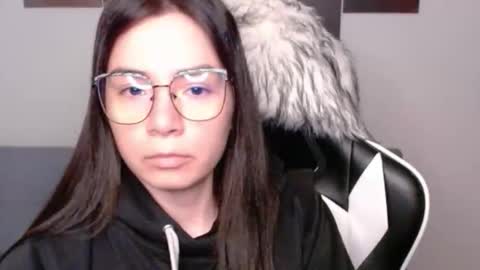 Snapshot of wolfs_daughter chatting on 11, 11, 2025 Alex online show from 11, 11, 2025