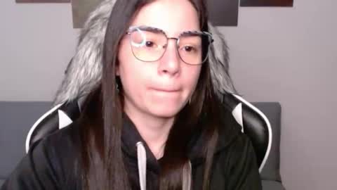 Snapshot of wolfs_daughter chatting on 12, 11, 2025 Alex online show from 12, 11, 2025