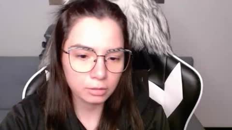 Snapshot of wolfs_daughter chatting on 14, 11, 2025 Alex online show from 14, 11, 2025