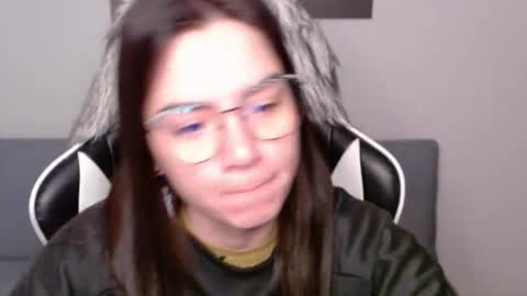 Snapshot of wolfs_daughter chatting on 16, 11, 2025 Alex online show from 16, 11, 2025