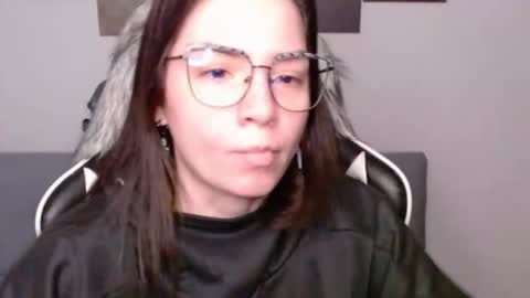 Snapshot of wolfs_daughter chatting on 17, 11, 2025 Alex online show from 17, 11, 2025