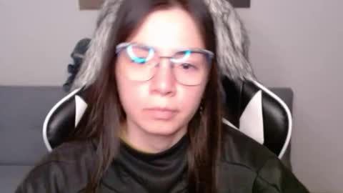 Snapshot of wolfs_daughter chatting on 18, 11, 2025 Alex online show from 18, 11, 2025