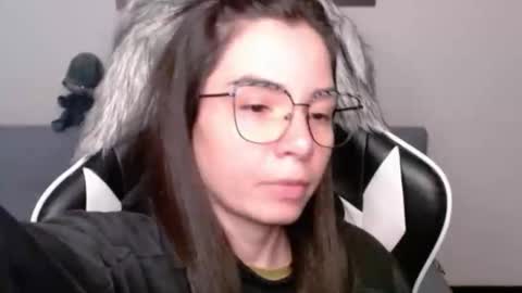 Snapshot of wolfs_daughter chatting on 19, 11, 2025 Alex online show from 19, 11, 2025