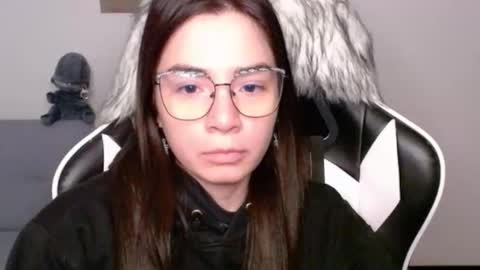 Snapshot of wolfs_daughter chatting on 21, 11, 2025 Alex online show from 21, 11, 2025