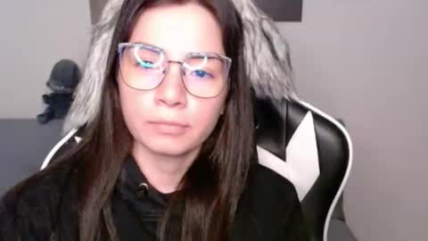 Snapshot of wolfs_daughter chatting on 22, 11, 2025 Alex online show from 22, 11, 2025