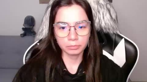 Snapshot of wolfs_daughter chatting on 23, 11, 2025 Alex online show from 23, 11, 2025