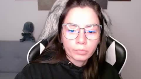 Snapshot of wolfs_daughter chatting on 24, 11, 2025 Alex online show from 24, 11, 2025