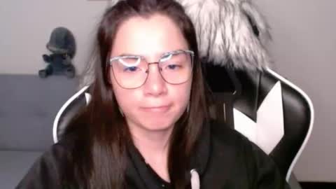 Snapshot of wolfs_daughter chatting on 25, 11, 2025 Alex online show from 25, 11, 2025