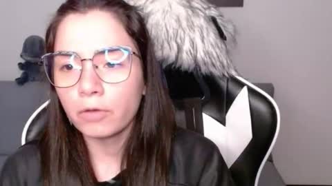 Snapshot of wolfs_daughter chatting on 26, 11, 2025 Alex online show from 26, 11, 2025