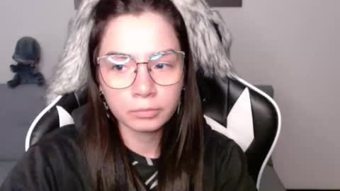 Snapshot of wolfs_daughter chatting on 27, 11, 2025 Alex online show from 27, 11, 2025