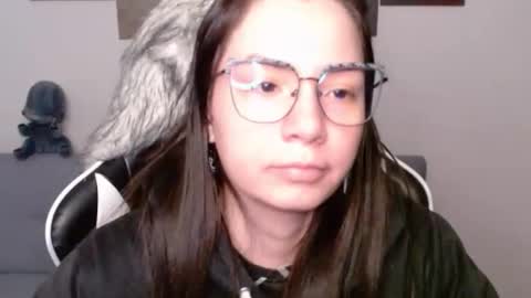 Snapshot of wolfs_daughter chatting on 28, 11, 2025 Alex online show from 28, 11, 2025