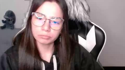 Snapshot of wolfs_daughter chatting on 29, 11, 2025 Alex online show from 29, 11, 2025