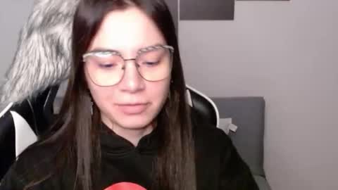 Snapshot of wolfs_daughter chatting on 30, 11, 2025 Alex online show from 30, 11, 2025