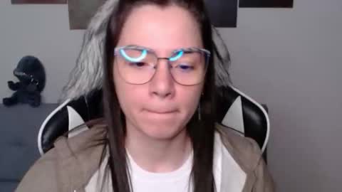 Snapshot of wolfs_daughter chatting on 1, 12, 2025 Alex online show from 1, 12, 2025