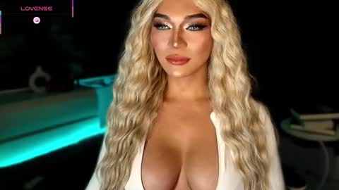 Snapshot of womanofyourdesire_ts chatting on 16, 11, 2025 Julia online show from 16, 11, 2025