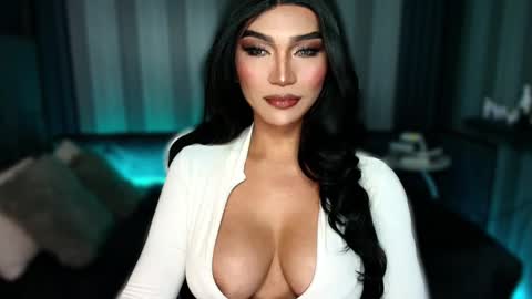 Snapshot of womanofyourdesire_ts chatting on 28, 11, 2025 Julia online show from 28, 11, 2025