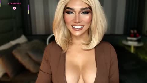 Snapshot of womanofyourdesire_ts chatting on 30, 11, 2025 Julia online show from 30, 11, 2025