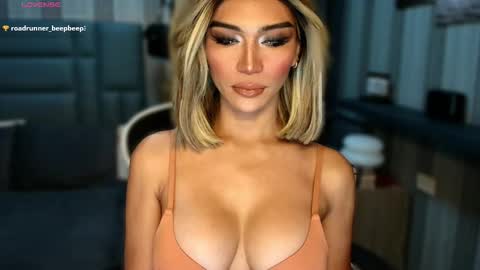 Snapshot of womanofyourdesire_ts chatting on 4, 2, 2026 Julia online show from 4, 2, 2026