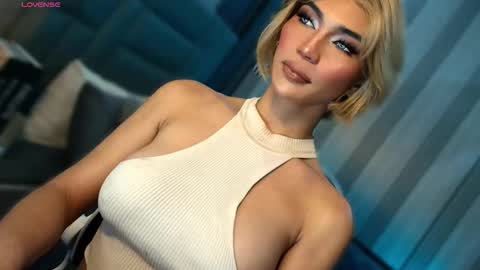 Snapshot of womanofyourdesire_ts chatting on 8, 2, 2026 Julia online show from 8, 2, 2026