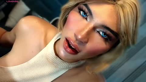 Snapshot of womanofyourdesire_ts chatting on 9, 2, 2026 Julia online show from 9, 2, 2026