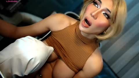 Snapshot of womanofyourdesire_ts chatting on 25, 2, 2026 Julia online show from 25, 2, 2026