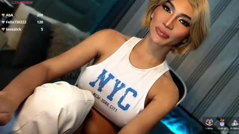 Snapshot of womanofyourdesire_ts chatting on 8, 3, 2026 Julia online show from 8, 3, 2026