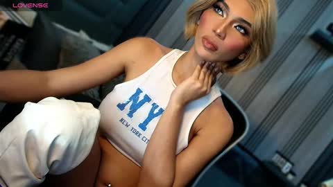 Snapshot of womanofyourdesire_ts chatting on 10, 3, 2026 Julia online show from 10, 3, 2026