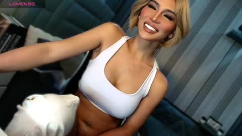 Snapshot of womanofyourdesire_ts chatting on 12, 3, 2026 Julia online show from 12, 3, 2026