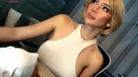 Snapshot of womanofyourdesire_ts chatting on 15, 3, 2026 Julia online show from 15, 3, 2026