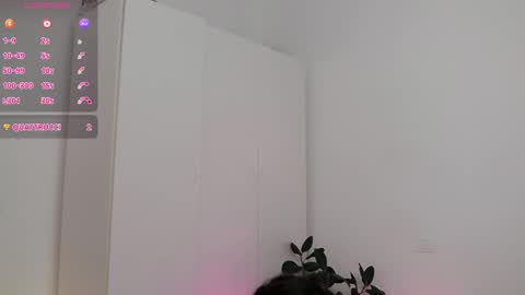 Snapshot of wonderwomannn chatting on 6, 10, 2025 Amalia online show from 6, 10, 2025