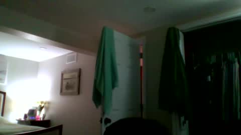 Snapshot of woodeee77 chatting on 6, 2, 2026 woodeee77 online show from 6, 2, 2026