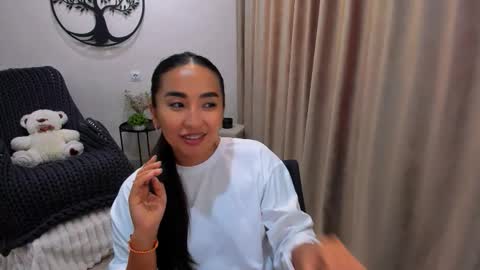 dudetta Kim online show from 9, 10, 2025