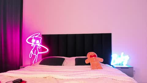 Snapshot of wowlovie666 chatting on 17, 12, 2024 Emi online show from 17, 12, 2024