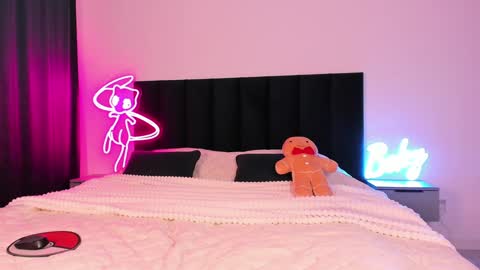 Snapshot of wowlovie666 chatting on 23, 12, 2024 Emi online show from 23, 12, 2024