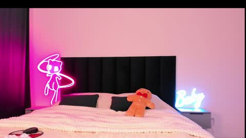 Snapshot of wowlovie666 chatting on 6, 1, 2025 Emi online show from 6, 1, 2025