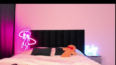 Snapshot of wowlovie666 chatting on 18, 1, 2025 Emi online show from 18, 1, 2025