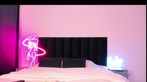 Snapshot of wowlovie666 chatting on 18, 2, 2025 Emi online show from 18, 2, 2025