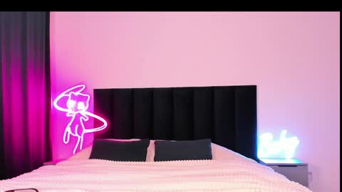 Snapshot of wowlovie666 chatting on 21, 2, 2025 Emi online show from 21, 2, 2025