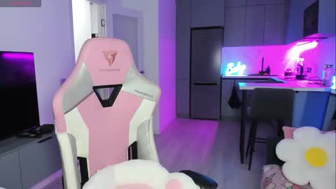 Snapshot of wowlovie666 chatting on 8, 9, 2025 Emi online show from 8, 9, 2025