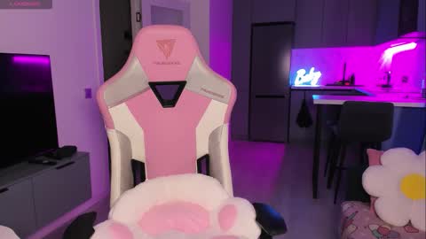 Snapshot of wowlovie666 chatting on 13, 9, 2025 Emi online show from 13, 9, 2025