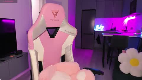 Snapshot of wowlovie666 chatting on 1, 10, 2025 Emi online show from 1, 10, 2025