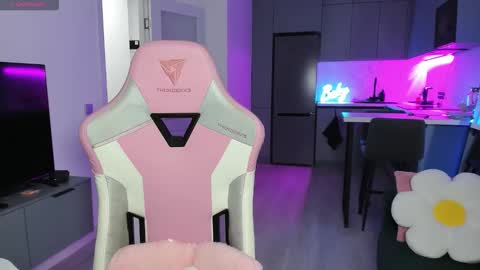 Snapshot of wowlovie666 chatting on 4, 10, 2025 Emi online show from 4, 10, 2025