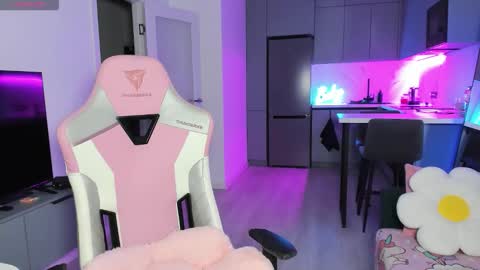 Snapshot of wowlovie666 chatting on 7, 10, 2025 Emi online show from 7, 10, 2025